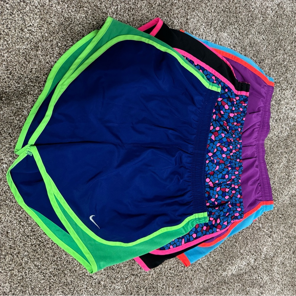 Nike Women's Vibrant Athletic Shorts Collection: size Small